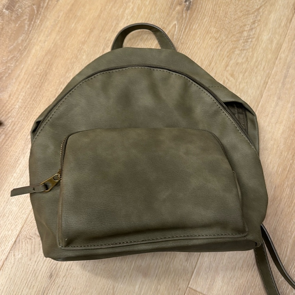 Mini hunter green backpack